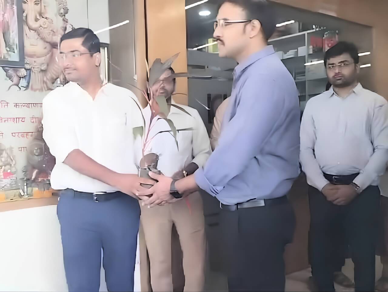 Dr. Bhatt receiving recognition at a medical event – Conferences & CMEs